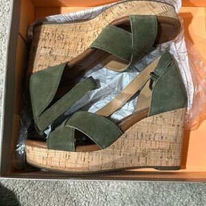 Never worn crown vintage heeled Wedges